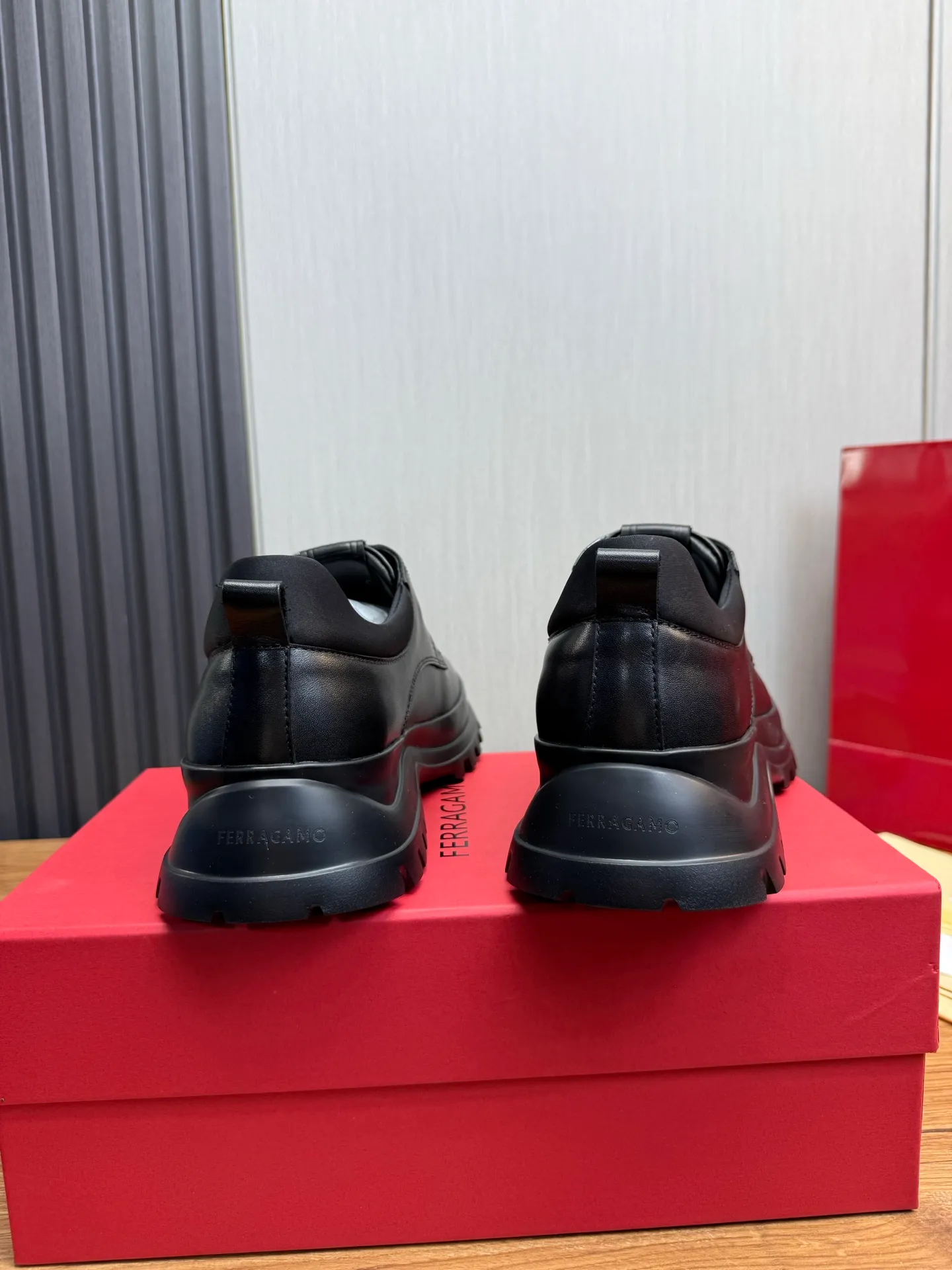 Men's shoes 💰880💰 Ferragamo. [Ferragamo] Men's Loaf leather shoes, the latest hot style, 1:1 original purchase quality, top quality, imported open-edge beaded cowhide leather on the upper, hand-made three-dimensional stitching highlights the round toe design, the inner feet are made of imported cowhide, with original wear-resistant rubber outsole, matching code 39-44, (38, 45 custom-made, non-refundable)